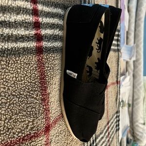 TOMS size 7